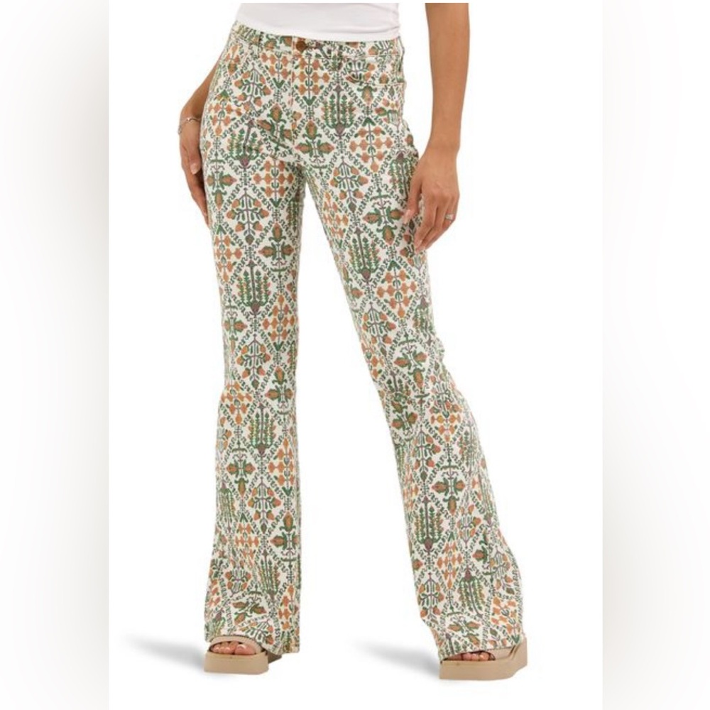 NWT Wrangler High Rise Fierce Flare Vintage Garden Jeans
